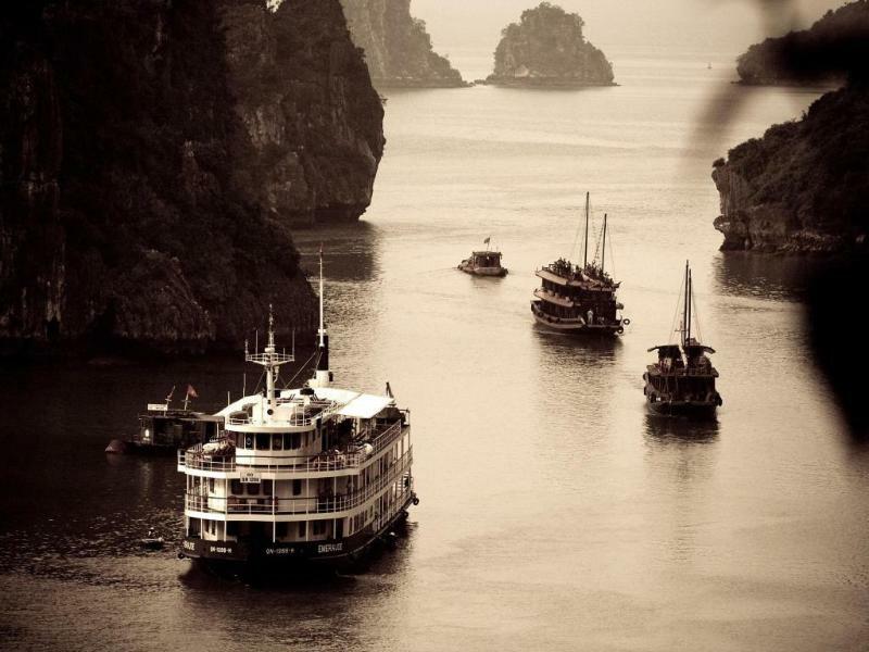 Emeraude Classic Cruises Hotel Ha Long Exterior photo